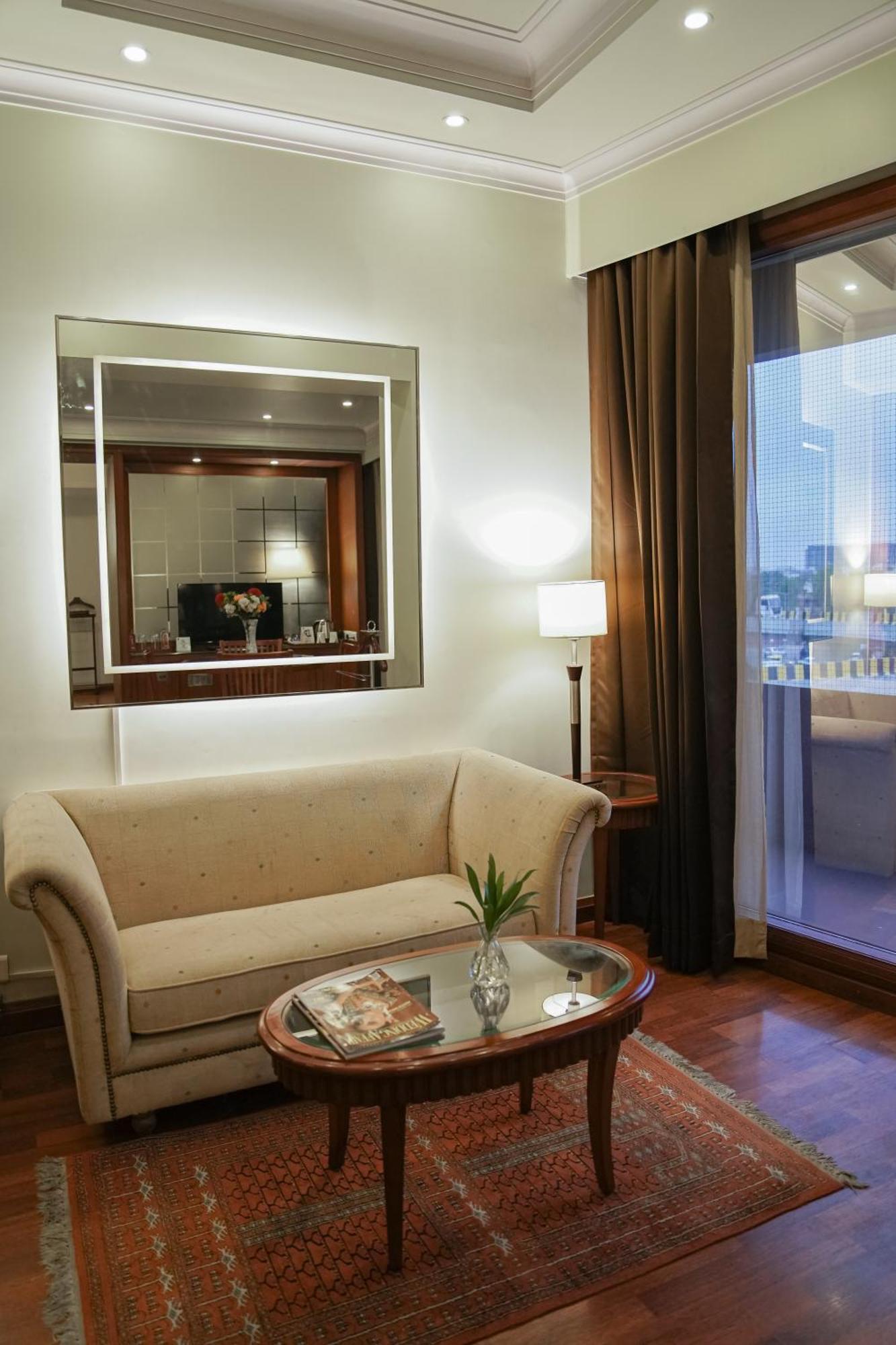 Hotel Clarion Bella Casa At Airport à Jaipur Extérieur photo